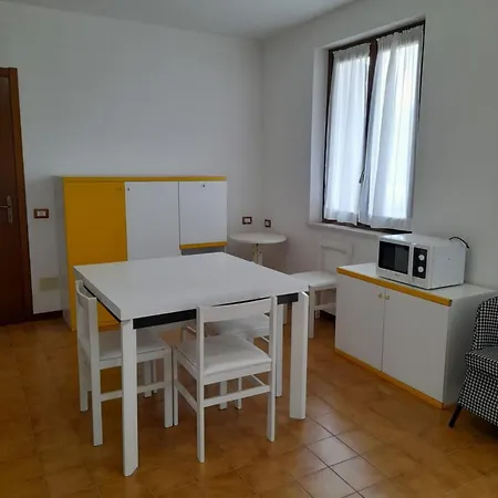 Guscio Int 37 Apartment *